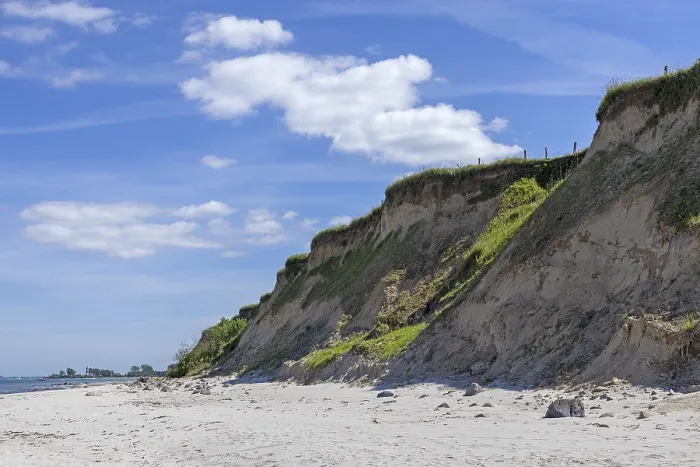 Gerahmter Druck : Leuchtturm, Strand, steile Küste. Gerahmter Druck : Leuchtturm, Strand, steile Küste.