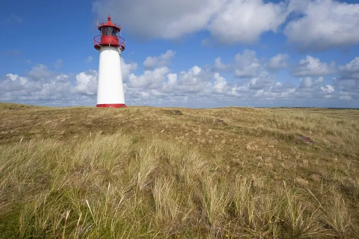 Gerahmter Druck : Leuchtturm mit blauem Himmel bei Ellenbogen Gerahmter Druck : Leuchtturm mit blauem Himmel bei Ellenbogen