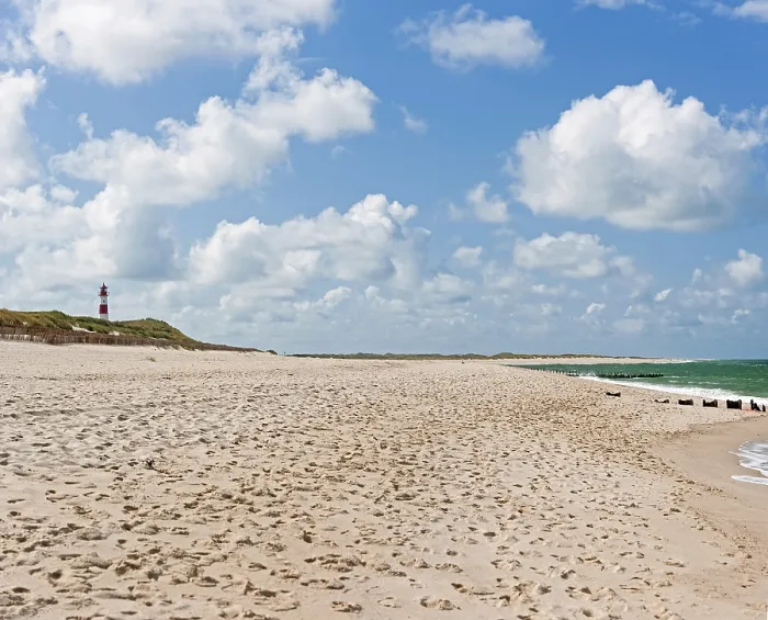 Gerahmter Druck : Leuchtturm mit blauem Himmel bei Ellenbogen. Gerahmter Druck : Leuchtturm mit blauem Himmel bei Ellenbogen.