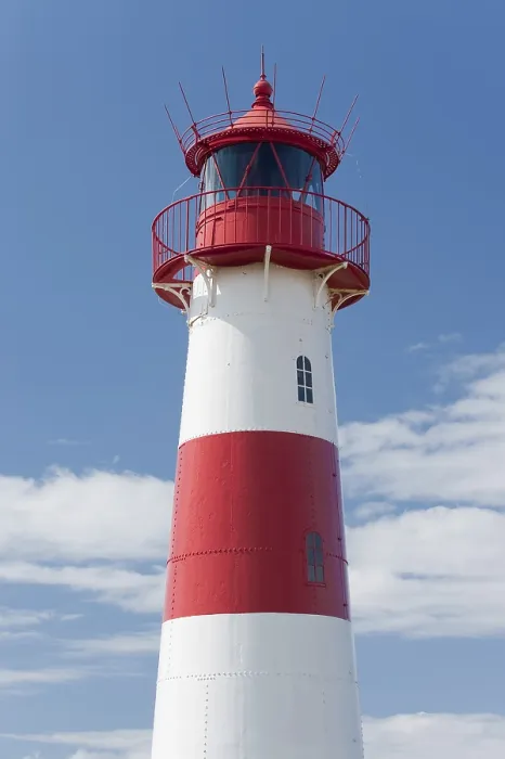 Gerahmter Druck : Leuchtturm mit blauem Himmel bei Ellenbogen Gerahmter Druck : Leuchtturm mit blauem Himmel bei Ellenbogen