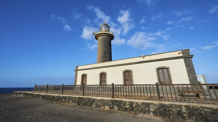 Gerahmter Druck : Leuchtturm, Gebäude, super weites Objektiv. Gerahmter Druck : Leuchtturm, Gebäude, super weites Objektiv.