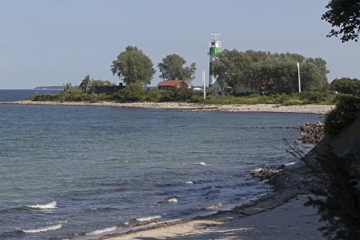 Gerahmter Druck : Leuchtturm, Bulk, Strand, Meer Gerahmter Druck : Leuchtturm, Bulk, Strand, Meer