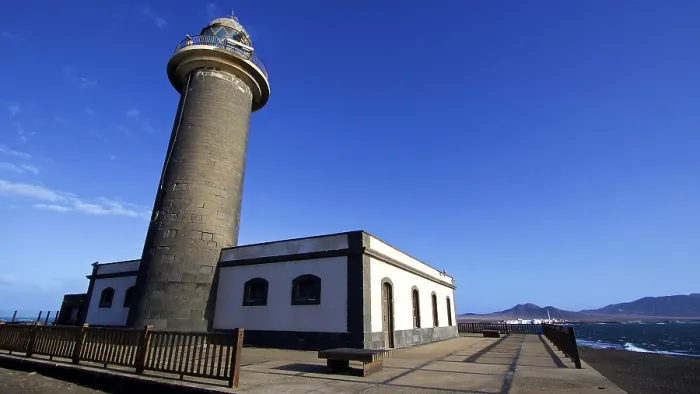 Gerahmter Druck : Leuchtturm vollständig, rund, schwarz. Gerahmter Druck : Leuchtturm vollständig, rund, schwarz.
