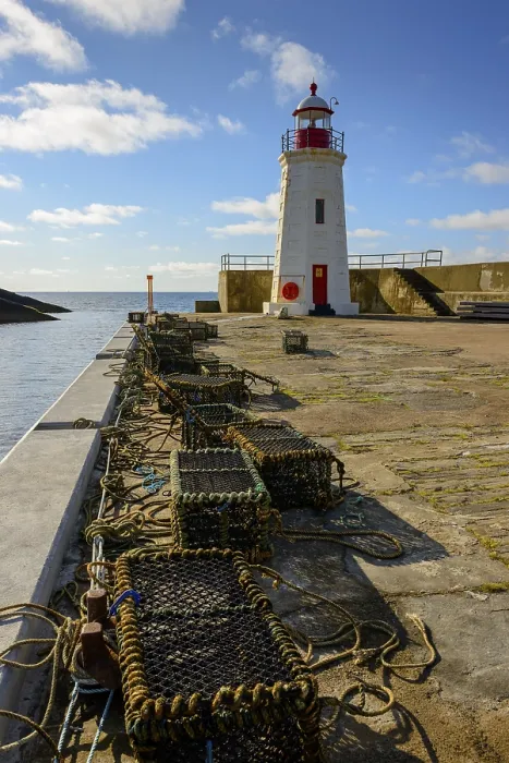 Gerahmter Druck : Leuchtturm im Hafen, Caithness. Gerahmter Druck : Leuchtturm im Hafen, Caithness.