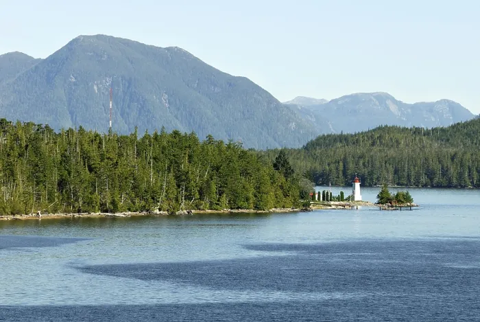 Gerahmter Druck : Leuchtturm auf einer Halbinsel im Inside Passage. Gerahmter Druck : Leuchtturm auf einer Halbinsel im Inside Passage.