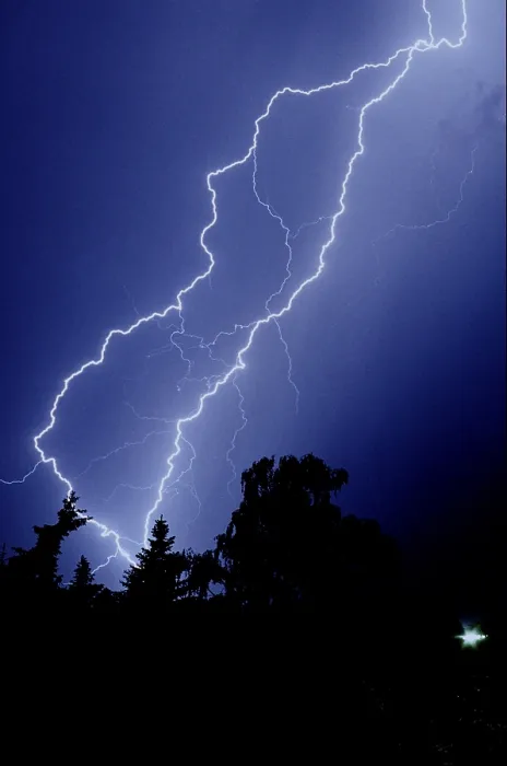 Gerahmter Druck : Blitz, Gewitter. Gerahmter Druck : Blitz, Gewitter.