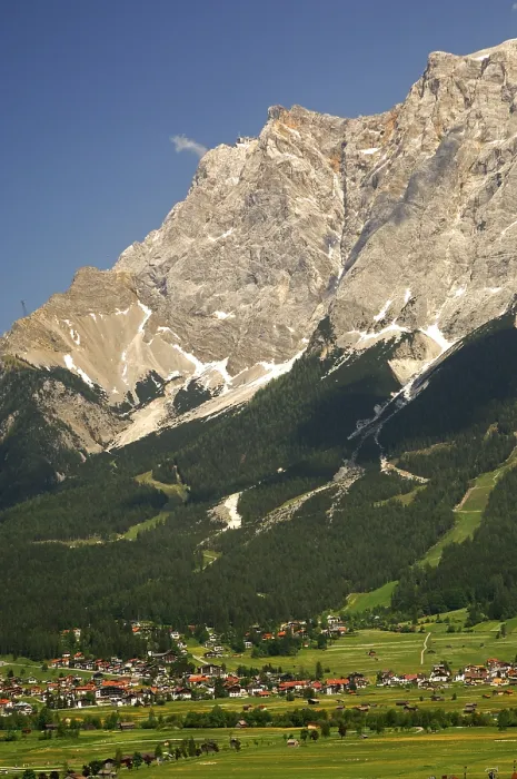 Gerahmter Druck : Der Kalksteinmauer des Mt. Gerahmter Druck : Der Kalksteinmauer des Mt.