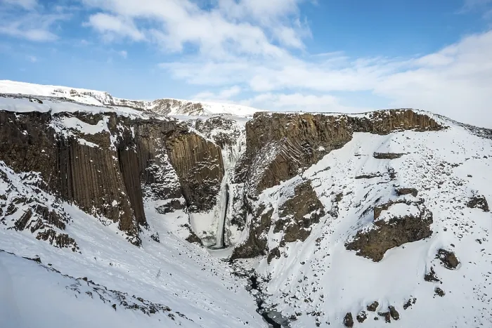 Gerahmter Druck : Litlanesfoss-Wasserfall mit Basalt-Säulen Gerahmter Druck : Litlanesfoss-Wasserfall mit Basalt-Säulen