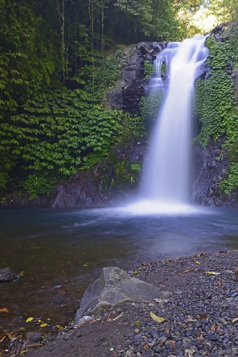 Gerahmter Druck : Kleiner Wasserfall Gitgit, Zentral-Bali Gerahmter Druck : Kleiner Wasserfall Gitgit, Zentral-Bali