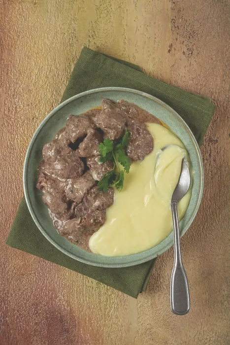 Gerahmter Druck : Leberbeef Stroganoff mit Kartoffelklöße Gerahmter Druck : Leberbeef Stroganoff mit Kartoffelklöße