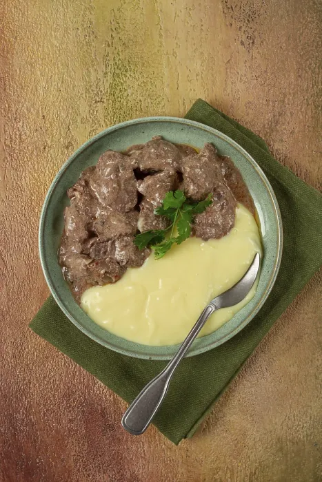 Gerahmter Druck : Leberbeef Stroganoff mit Mashed Potatoes Gerahmter Druck : Leberbeef Stroganoff mit Mashed Potatoes