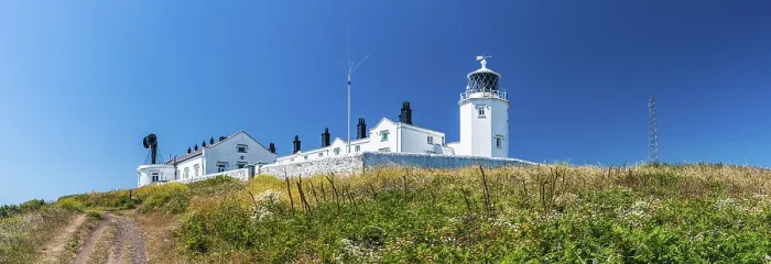 Gerahmter Druck : Lizard-Leuchtturm und Housel-Bay-Klippen Gerahmter Druck : Lizard-Leuchtturm und Housel-Bay-Klippen