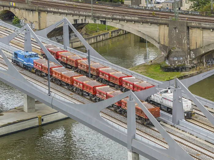 Gerahmter Druck : Ladeprüfung auf der Neckarbrücke. Gerahmter Druck : Ladeprüfung auf der Neckarbrücke.