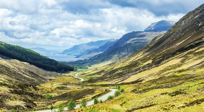 Gerahmter Druck : Loch Maree und Tal von Glen Docherty Viewpoint Gerahmter Druck : Loch Maree und Tal von Glen Docherty Viewpoint