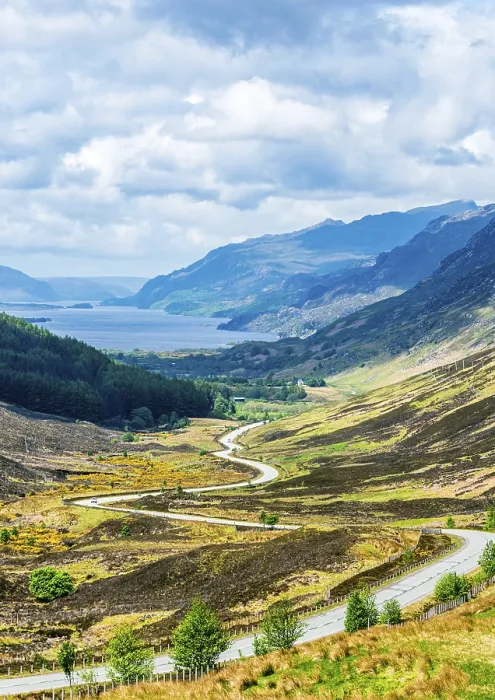 Gerahmter Druck : Loch Maree und Tal von Glen Docherty Viewpoint Gerahmter Druck : Loch Maree und Tal von Glen Docherty Viewpoint