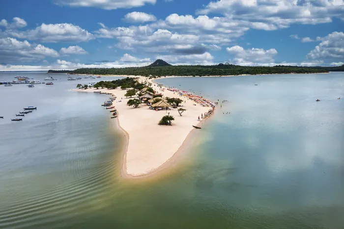 Gerahmter Druck : Langer Sandstrand in Alter do Chao entlang des Amazonas. Gerahmter Druck : Langer Sandstrand in Alter do Chao entlang des Amazonas.