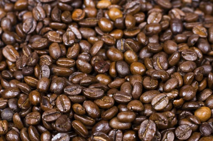 Gerahmter Druck : Einige geröstete Kaffeebohnen als Hintergrund. Gerahmter Druck : Einige geröstete Kaffeebohnen als Hintergrund.