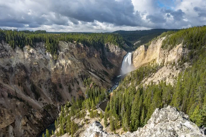 Gerahmter Druck : Untere Wasserfälle, Wasserfall in einer Schlucht. Gerahmter Druck : Untere Wasserfälle, Wasserfall in einer Schlucht.