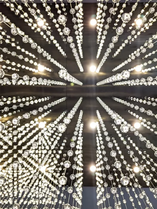 Gerahmter Druck : Luxus-Kronleuchter Lichtmuster Hintergrund Gerahmter Druck : Luxus-Kronleuchter Lichtmuster Hintergrund