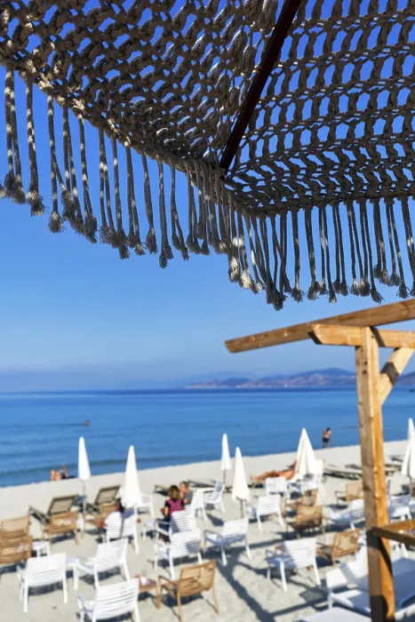 Gerahmter Druck : Macrame-Parasol mit Fransen, Boho-Chic-Stil. Gerahmter Druck : Macrame-Parasol mit Fransen, Boho-Chic-Stil.
