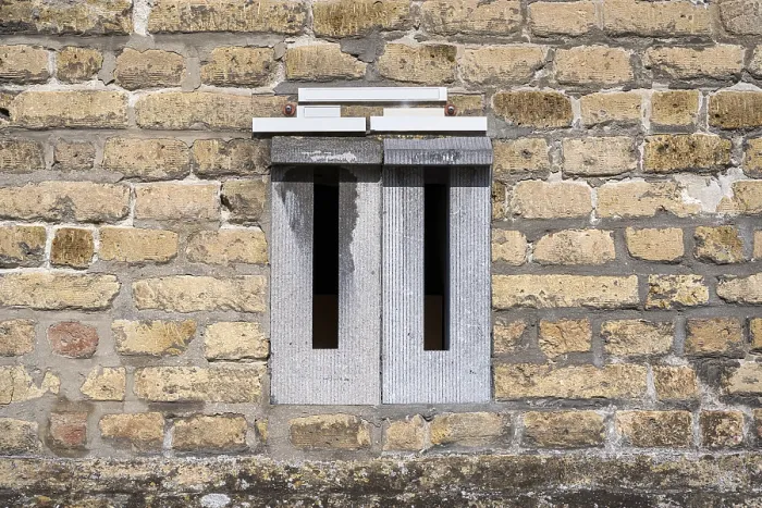 Gerahmter Druck : Briefkästen in eine Ziegelmauer integriert. Gerahmter Druck : Briefkästen in eine Ziegelmauer integriert.