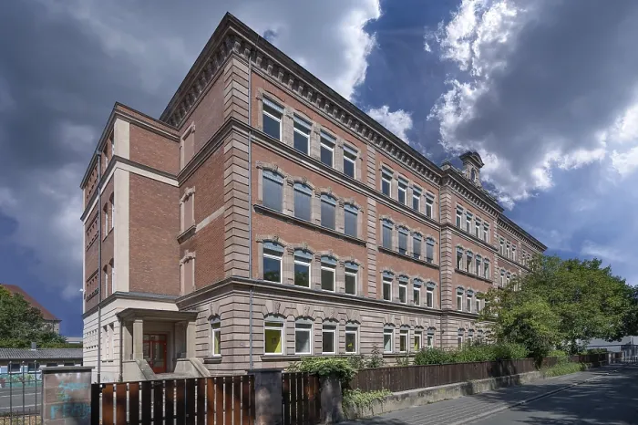 Gerahmter Druck : Hauptfassade der Sielschule Gerahmter Druck : Hauptfassade der Sielschule