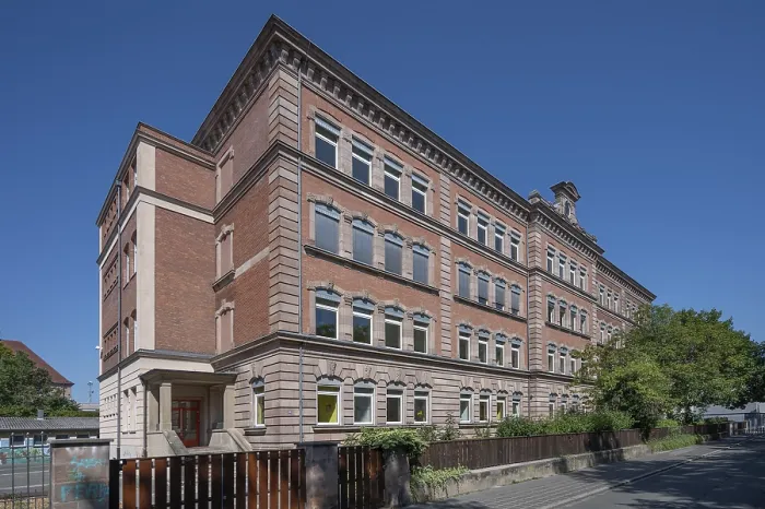 Gerahmter Druck : Hauptfassade der Sielschule. Gerahmter Druck : Hauptfassade der Sielschule.