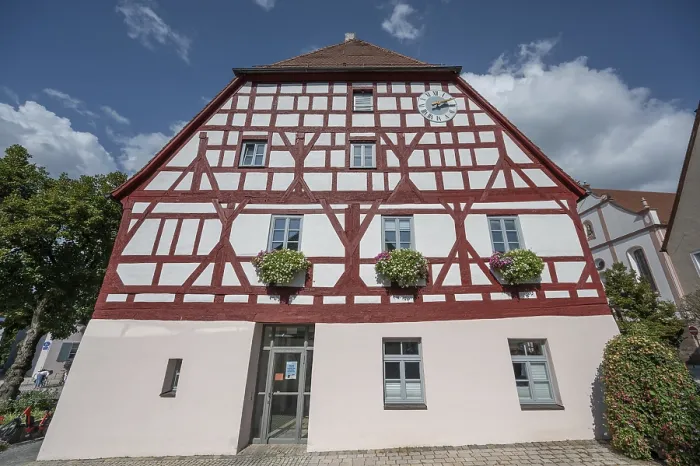 Gerahmter Druck : Hauptfassade des Rathauses Gerahmter Druck : Hauptfassade des Rathauses