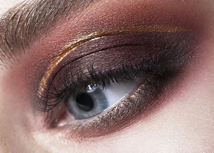 Gerahmter Druck : Make-up für die Augen, Close-up. Gerahmter Druck : Make-up für die Augen, Close-up.