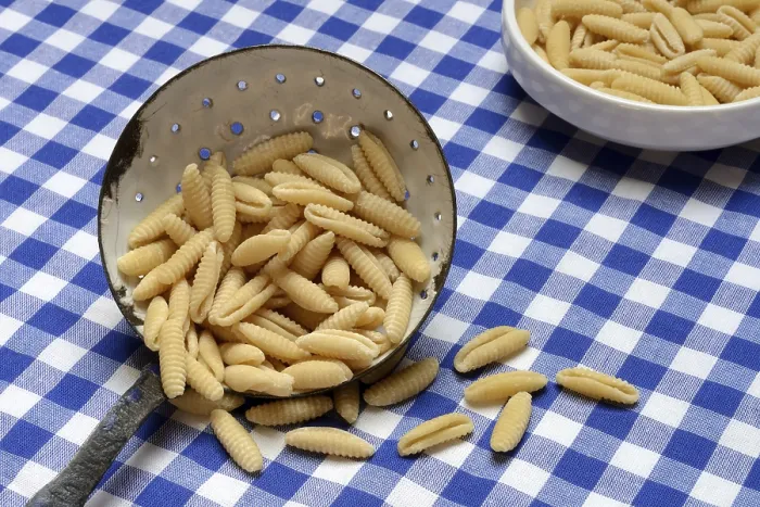 Gerahmter Druck : Malloreddus, sardische Gnocchetti Gerahmter Druck : Malloreddus, sardische Gnocchetti