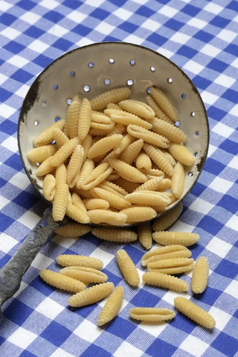Gerahmter Druck : Malloreddus, sardische Gnocchetti Gerahmter Druck : Malloreddus, sardische Gnocchetti