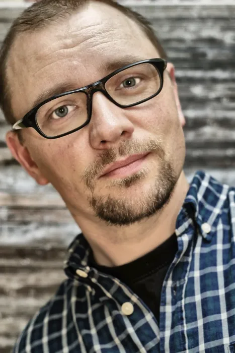 Gerahmter Druck : Mann mit schwarzen Brille Gerahmter Druck : Mann mit schwarzen Brille