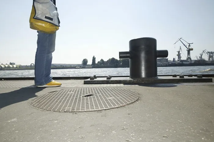 Gerahmter Druck : Mann auf der Pier Gerahmter Druck : Mann auf der Pier