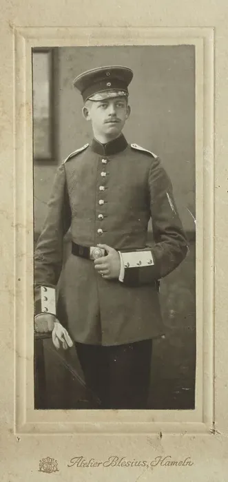 Gerahmter Druck : Mann in Uniform, Besuchsformat Gerahmter Druck : Mann in Uniform, Besuchsformat