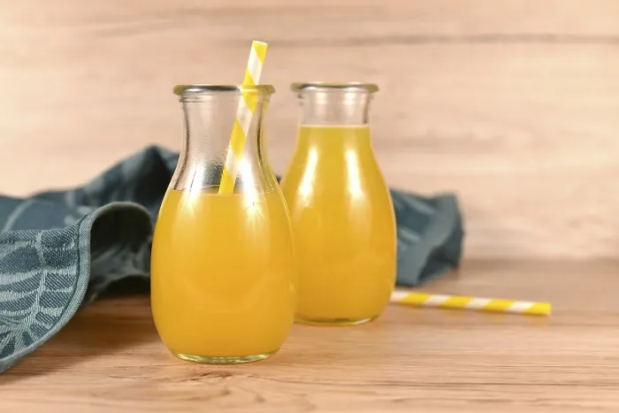 Gerahmter Druck : Zitronenlimonade in Mandarinenjars. Gerahmter Druck : Zitronenlimonade in Mandarinenjars.