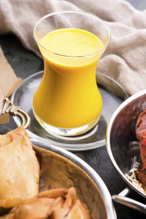Gerahmter Druck : Mango Lassi, Joghurt oder Smoothie Gerahmter Druck : Mango Lassi, Joghurt oder Smoothie