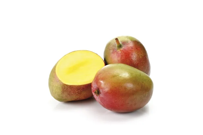 Gerahmter Druck : Zwei Mangos und eine geschnittene. Gerahmter Druck : Zwei Mangos und eine geschnittene.