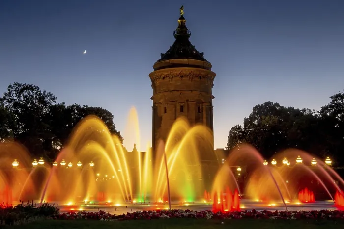 Gerahmter Druck : Wasserturm Mannheim am Abend. Gerahmter Druck : Wasserturm Mannheim am Abend.