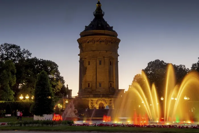 Gerahmter Druck : Wasserturm Mannheim am Abend.