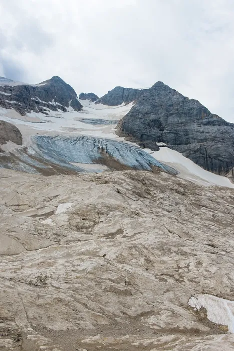 Gerahmter Druck : Vor dem Marmolada-Gletscher. Gerahmter Druck : Vor dem Marmolada-Gletscher.