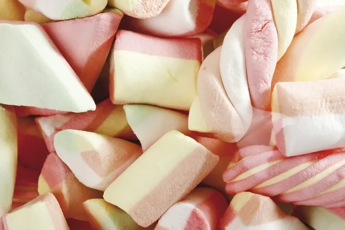 Gerahmter Druck : Marshmallows in einem Glas, close-up. Gerahmter Druck : Marshmallows in einem Glas, close-up.