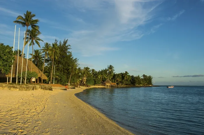 Gerahmter Druck : Strand von Matira Point im Abendlicht. Gerahmter Druck : Strand von Matira Point im Abendlicht.