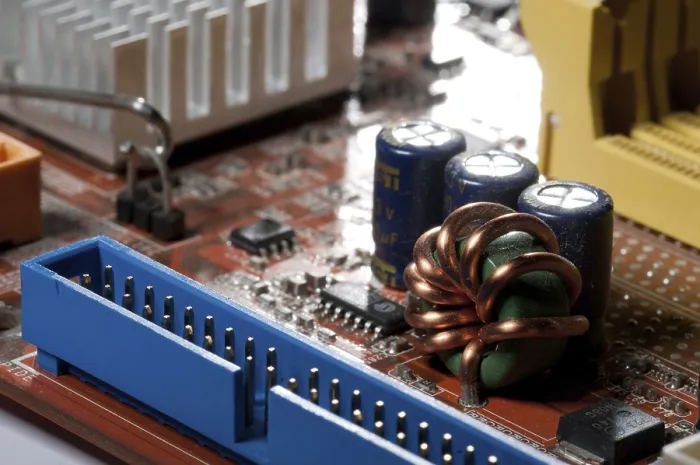 Gerahmter Druck : Matrix mit verschiedenen Computerbauteilen. Gerahmter Druck : Matrix mit verschiedenen Computerbauteilen.