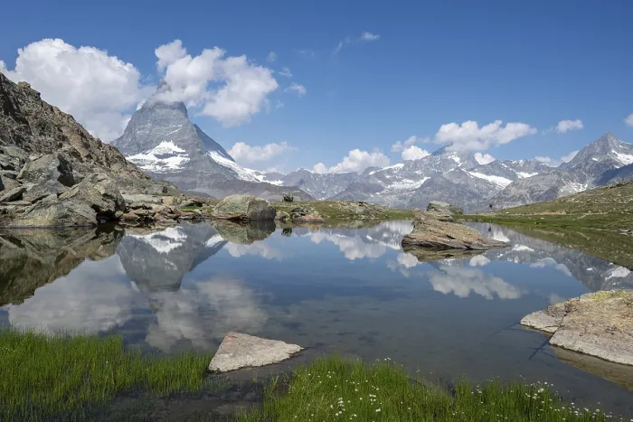 Gerahmter Druck : Matterhorn im Riffelsee spiegelt. Gerahmter Druck : Matterhorn im Riffelsee spiegelt.
