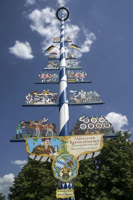 Gerahmter Druck : Maienbaum, Viktualienmarkt, München. Gerahmter Druck : Maienbaum, Viktualienmarkt, München.