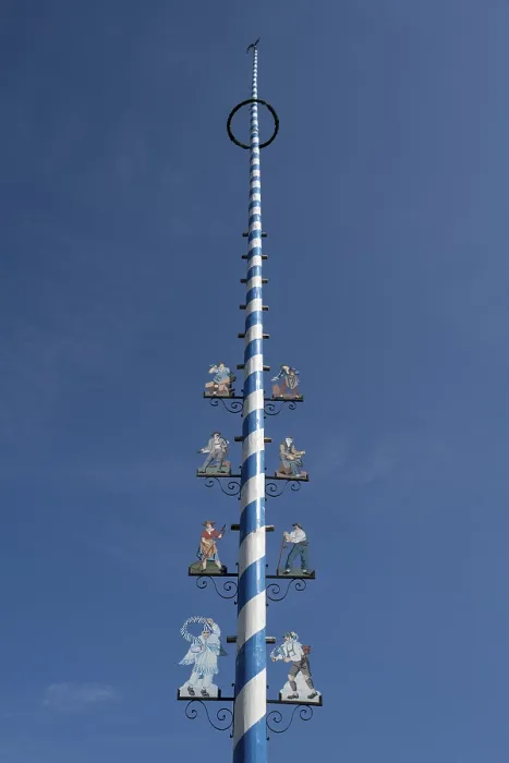 Gerahmter Druck : Maienbaum, Handwerksinnungsschirmbaum, Mittenwald Gerahmter Druck : Maienbaum, Handwerksinnungsschirmbaum, Mittenwald
