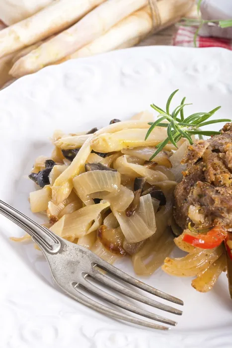 Gerahmter Druck : Fleisch brät Oliven. Gerahmter Druck : Fleisch brät Oliven.