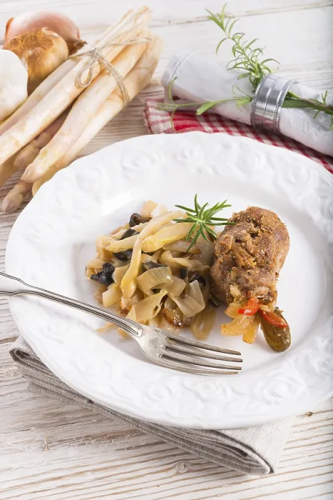 Gerahmter Druck : Fleisch brät Oliven. Gerahmter Druck : Fleisch brät Oliven.