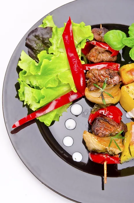 Gerahmter Druck : Fleischspieß mit Pommes frites. Gerahmter Druck : Fleischspieß mit Pommes frites.