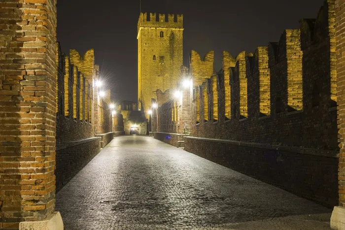 Gerahmter Druck : Die mittelalterliche Brücke von Castelvecchio. Gerahmter Druck : Die mittelalterliche Brücke von Castelvecchio.